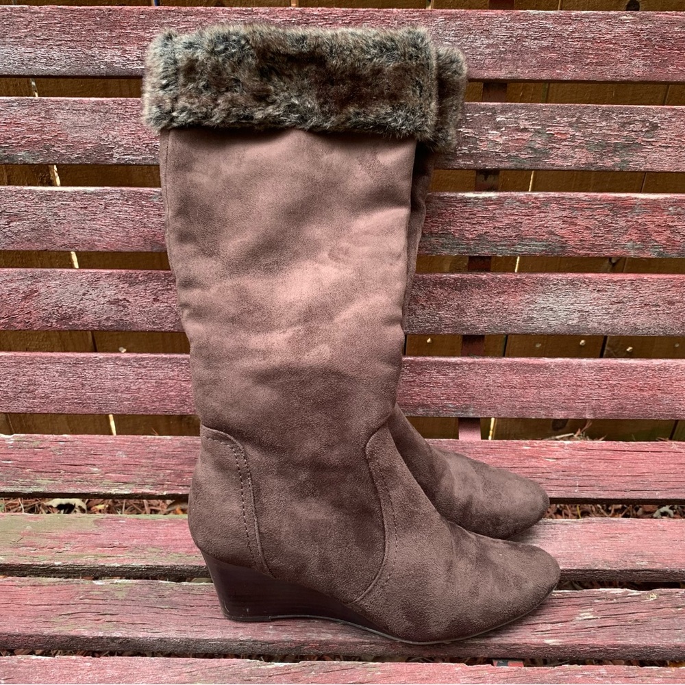 New Directions Women's Yoana Suede Wedge Boot | Size 8.5 M | Brown